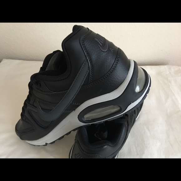 Men’s Nike Air MaxCommand Leather - Picture 7 of 10